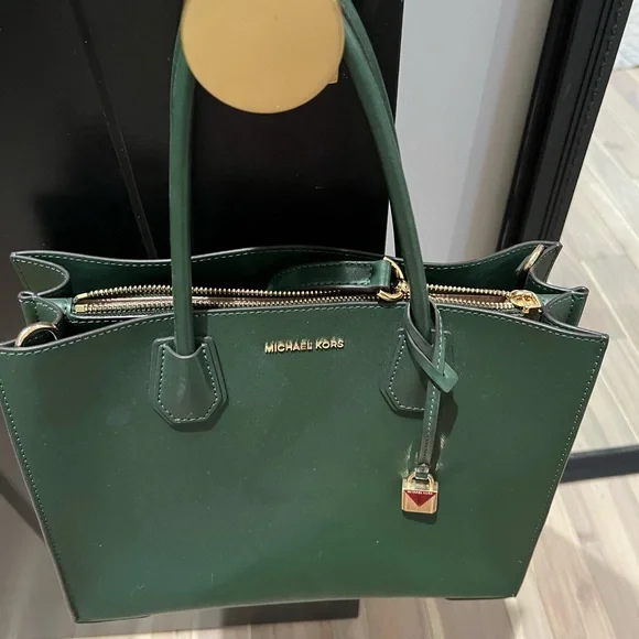 Michael Kors Green Tote Bag - Picture 4 of 4